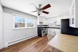 28 Elmwood St, North Andover, MA 01845 - Photo 10