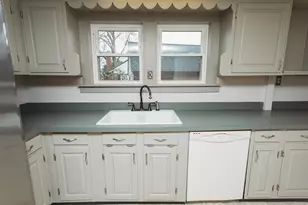 208 Silver St, Greenfield, MA 01301 - Photo 14