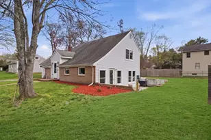 16 Beverly St, Dartmouth, MA 02747 - Photo 6