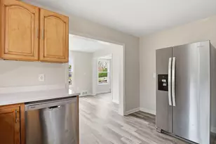 16 Beverly St, Dartmouth, MA 02747 - Photo 20