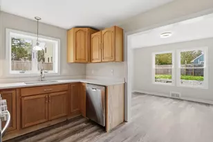 16 Beverly St, Dartmouth, MA 02747 - Photo 18