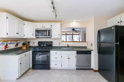 9 Eaton Ct #9, Haverhill, MA 01832 - Photo 8