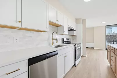 50 Longwood Ave #718, Brookline, MA 02446 - Photo 2