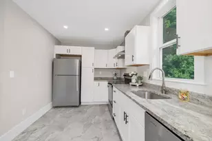 16 Chestnut St, Newburyport, MA 01950 - Photo 8