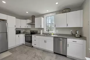 16 Chestnut St, Newburyport, MA 01950 - Photo 4