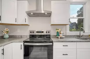 16 Chestnut St, Newburyport, MA 01950 - Photo 6
