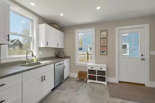 16 Chestnut St, Newburyport, MA 01950 - Photo 6