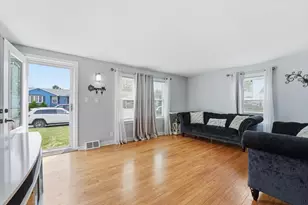 54 Shaw Park Ave, Chicopee, MA 01013 - Photo 10
