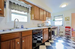 16 E New Lenox Rd, Lenox, MA 01240 - Photo 8