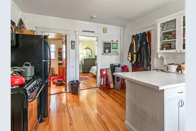 1066 Pleasant Street, Worcester, MA 01602 - Photo 10