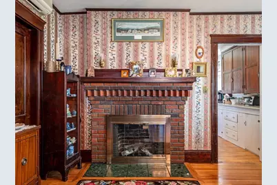 1066 Pleasant Street, Worcester, MA 01602 - Photo 12