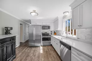 106 Grove St, Reading, MA 01867 - Photo 8