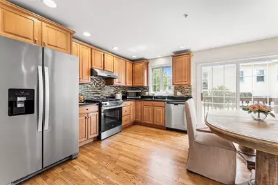 30 Russell St #5, Waltham, MA 02453 - Photo 8