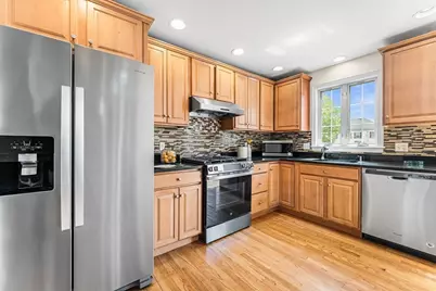 30 Russell St #5, Waltham, MA 02453 - Photo 6