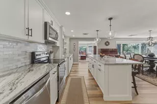 402 Ridgefield Cir, Clinton, MA 01510 - Photo 8