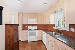 70 Elm St, Hingham, MA 02043 - Photo 6
