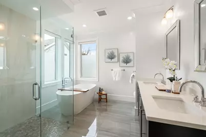 805 Heath St #2, Brookline, MA 02467 - Photo 8