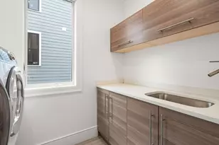 805 Heath St, Brookline, MA 02467 - Photo 4