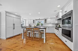29 Pleasant St, Hingham, MA 02043 - Photo 4