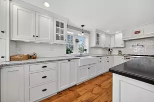 29 Pleasant St, Hingham, MA 02043 - Photo 6