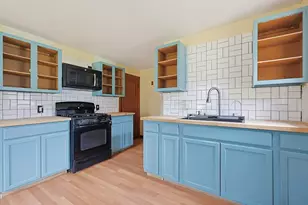 321 Townsend Hill Rd, Townsend, MA 01469 - Photo 2