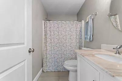40 Catherine St #1, Boston, MA 02131 - Photo 12