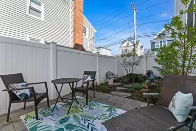 40 Catherine St #1, Boston, MA 02131 - Photo 16