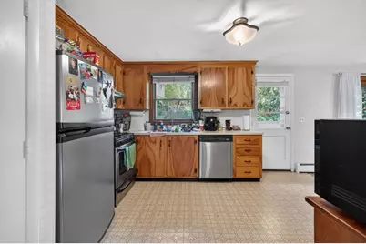 34 E 6th St, Lowell, MA 01850 - Photo 10