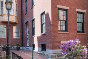 14 Lindall Pl, Boston, MA 02114 - Photo 18