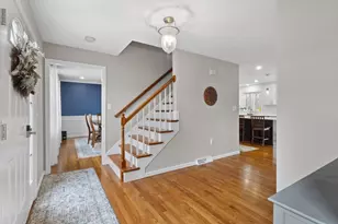 25 Farmington Dr, Shrewsbury, MA 01545 - Photo 2