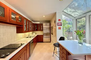 52 Pinckney St, Boston, MA 02114 - Photo 8