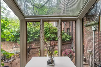 52 Pinckney St, Boston, MA 02114 - Photo 22