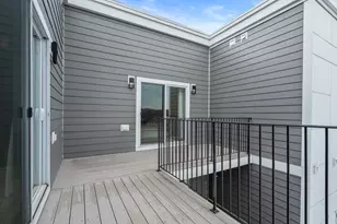 60 Cross St E, Somerville, MA 02145 - Photo 20