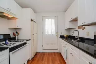 546 E 8th St, Boston, MA 02127 - Photo 8