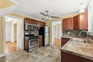 77 Dorset St, Springfield, MA 01108 - Photo 10