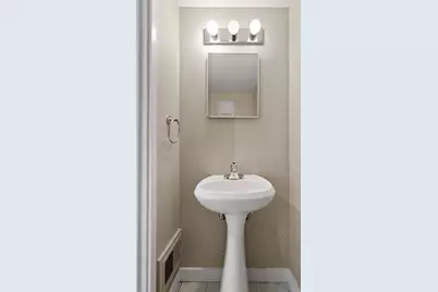 11 Oak St #15, Wellesley, MA 02482 - Photo 12