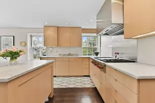 17 Farrar St, Cambridge, MA 02138 - Photo 10