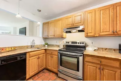 41 Carlton St #3, Brookline, MA 02446 - Photo 8