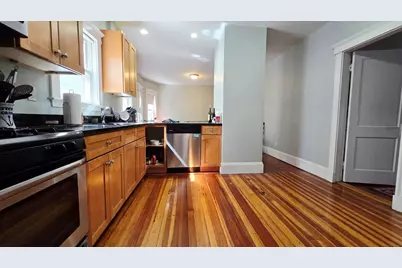 60 Bristol Rd #1, Medford, MA 02155 - Photo 2