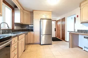 2 Marigold Ave, Wellesley, MA 02482 - Photo 10