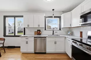 44 Frontenac St, Springfield, MA 01151 - Photo 14
