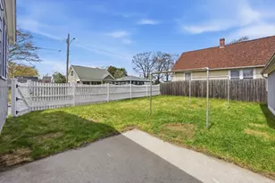44 Frontenac St, Springfield, MA 01151 - Photo 36