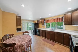 138 Lakehurst Ave, Weymouth, MA 02189 - Photo 2