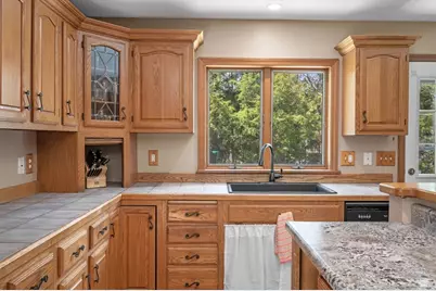 65 Center St, Groveland, MA 01834 - Photo 18