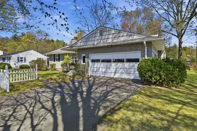 7 Dragon Circle, Easthampton, MA 01027 - Photo 2