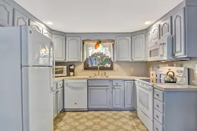 31 Spring St, Lunenburg, MA 01462 - Photo 12