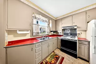 72 Carroll St, New Bedford, MA 02740 - Photo 4
