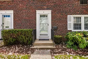 9 Town House Dr, Newton, MA 02460 - Photo 2