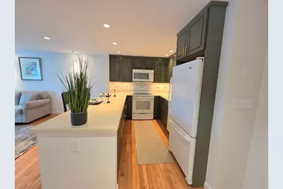 212 Humphrey St #202, Marblehead, MA 01945 - Photo 6