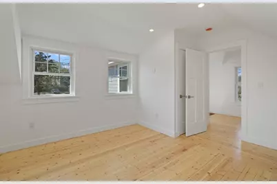 33 Vineyard Ave, Oak Bluffs, MA 02557 - Photo 16